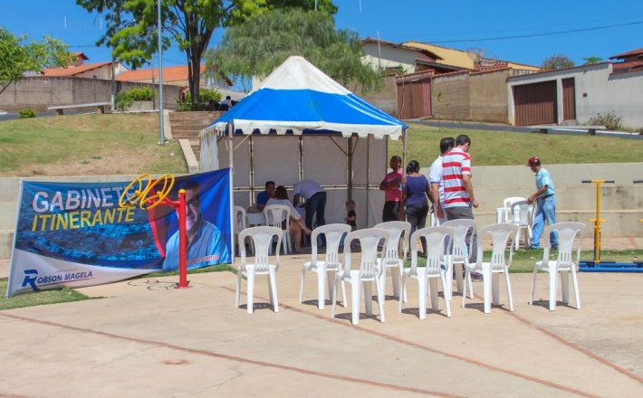 Moradores do bairro Padre Alaor participam do Gabinete Itinerante do vereador Robson Magela