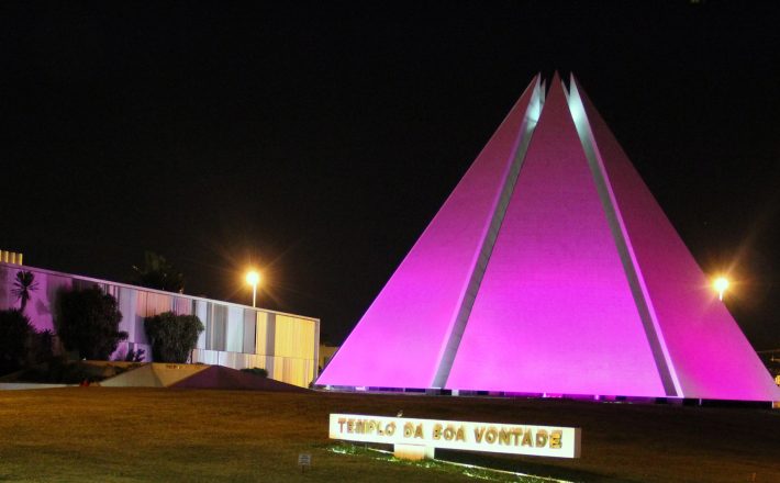 Iluminação rosa contra o câncer de mama