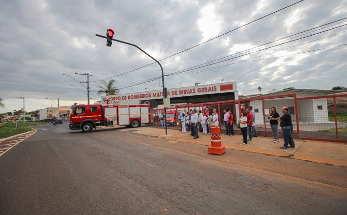 Instalado em frente ao Corpo de Bombeiros semáforo de segurança