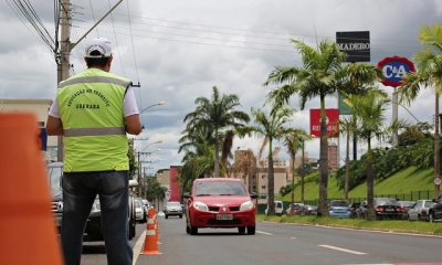 Sedest realiza ação educativa na porta das escolas na volta às aulas