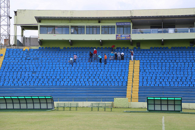 Prefeitura de Uberaba inicia instalação de cadeiras no Estádio Uberabão