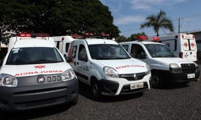 SMS tem serviço de transporte com ambulâncias para pacientes acamados realizarem tratamento