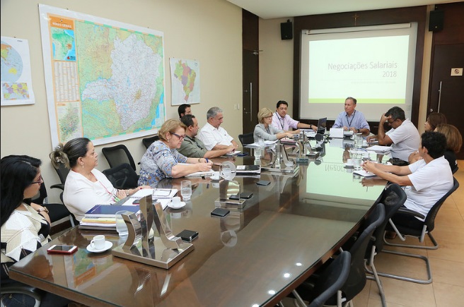 Prefeitura apresenta ao Sindemu nova proposta para reajuste salarial do magistério