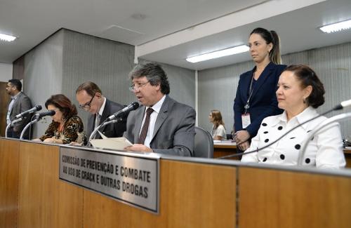 Restrição às comunidades terapêuticas motiva debate