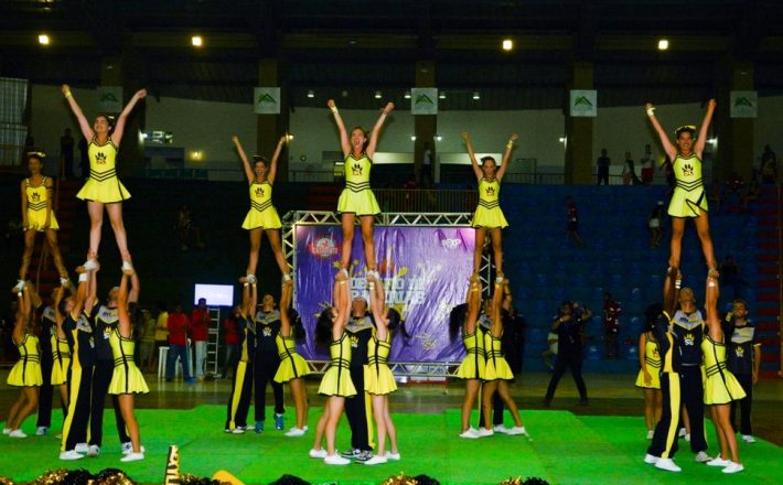 Cheerleaders se apresentam no primeiro dia da CIA