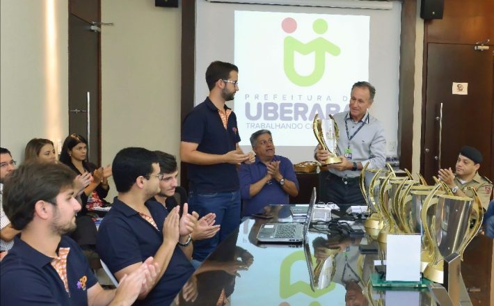 EXP Produções entrega troféus da CIA na reunião de secretariado