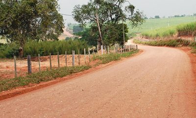 Sagri faz melhoria nas estradas rurais do município