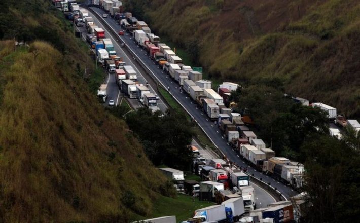 Greve dos caminhoneiros põe serviços públicos sob alerta em Uberaba
