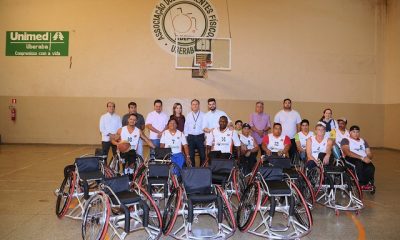 FUNEL entrega cadeiras de rodas para prática de basquetebol à ADEFU