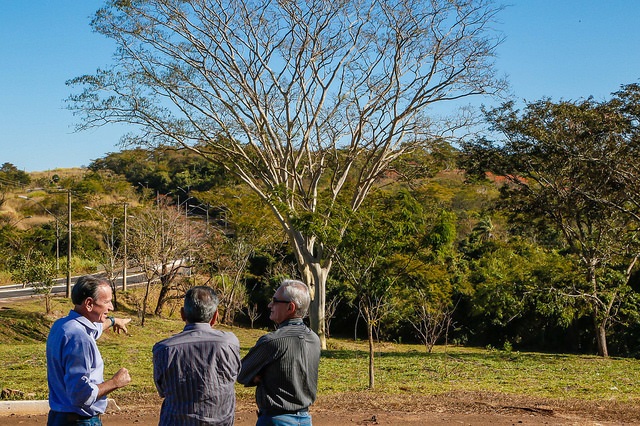 Prefeito e secretários visitam obras em andamento e discutem novos projetos