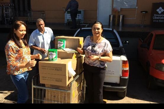 Shopping Uberaba entrega doações ao Lar da Caridade