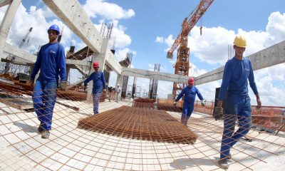 Confiança dos empresários da construção volta a cair após 13 meses de otimismo
