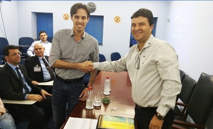 Jovem empresário toma posse como diretor titular da ACIU