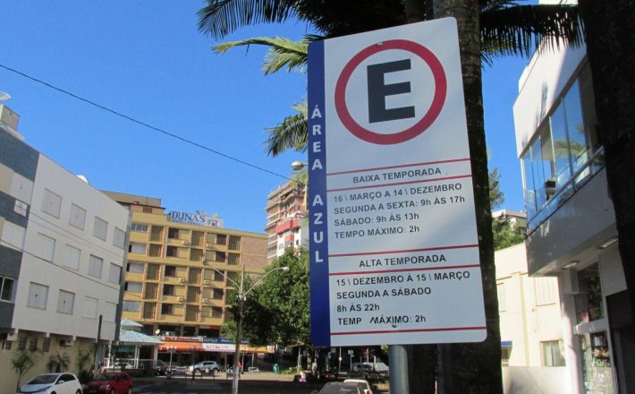 Contrato para o funcionamento do estacionamento rotativo é assinado