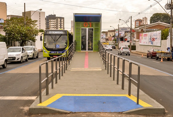 Sedest realiza blitze educativas nos terminais do BRT