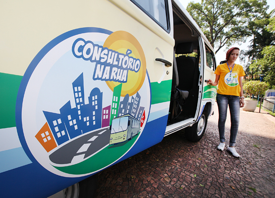 Projeto “Consultório na Rua” atrai visita de equipe de Passos em Uberaba