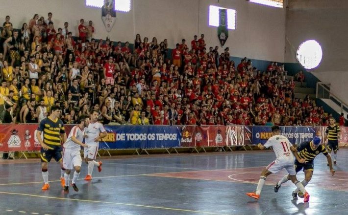 Direito Uniube é campeã da 1ª Liga Universitária de Futsal Funel vencendo de virada na final