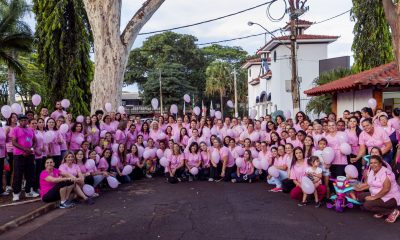 Cerca de 250 pessoas participam de caminhada do Outubro Rosa, promovida pela ABCZ