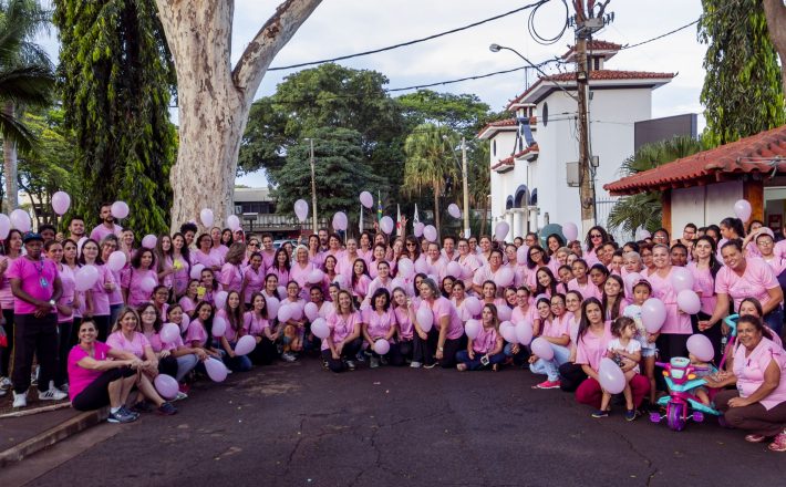 Cerca de 250 pessoas participam de caminhada do Outubro Rosa, promovida pela ABCZ