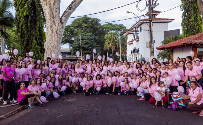 Cerca de 250 pessoas participam de caminhada do Outubro Rosa, promovida pela ABCZ