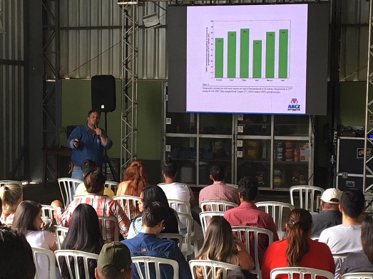 Técnico de campo da ABCZ ministra palestra no ‘Dia de Campo Nelore 4X4’
