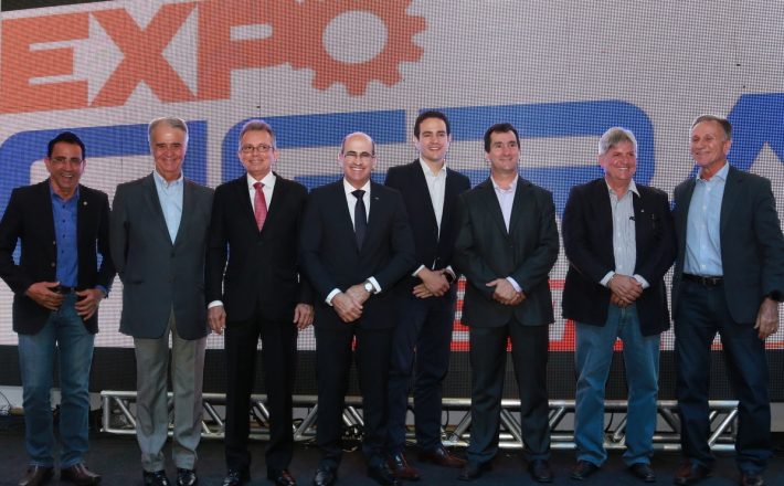 Abertura da ExpoCigra Fiemg é marcada pela entrega do Troféu Tião Silva