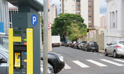 Motoristas têm primeiro contato com o estacionamento rotativo em Uberaba
