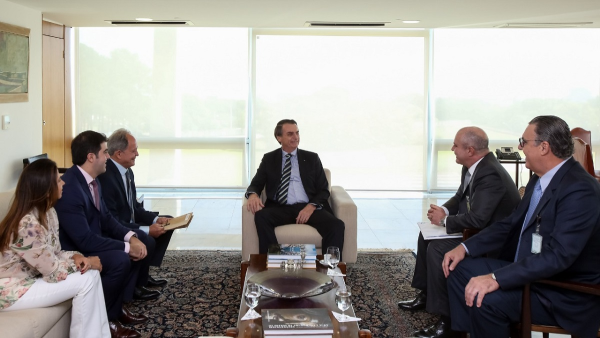 Presidente da ABCZ se reúne com Jair Bolsonaro e oficializa convite para ExpoZebu 2019