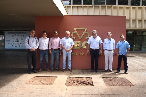 Executivos do Grupo Vittia visitam ABCZ