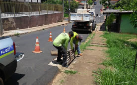 Prefeitura realiza limpeza de ruas em ação preventiva e pede colaboração do cidadão