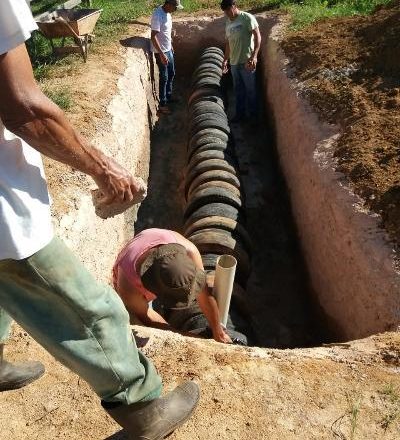 Construção de fossas sépticas beneficia famílias na Zona da Mata