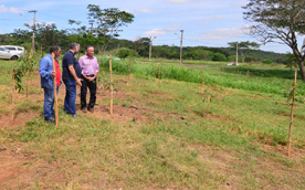 Prefeito acompanha plantios do projeto Reviverde na Univerdecidade