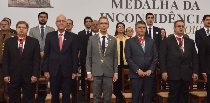 Romeu Zema entrega Medalha da Inconfidência e defende pacto entre os Poderes em prol de Minas Gerais