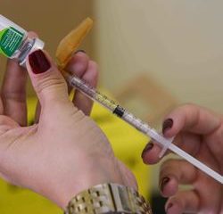 Cerca de 1,1 milhão de pessoas ainda não se vacinaram contra a gripe em Minas