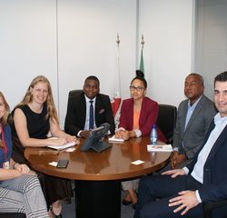 Representantes de Angola conhecem política de compras do Estado