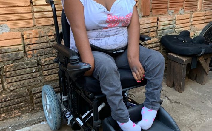 Ação solidária consegue cadeira motorizada para estudante retornar ao curso de Psicologia da UFTM Ação solidária consegue cadeira motorizada para estudante retornar ao curso de Psicologia da UFTM