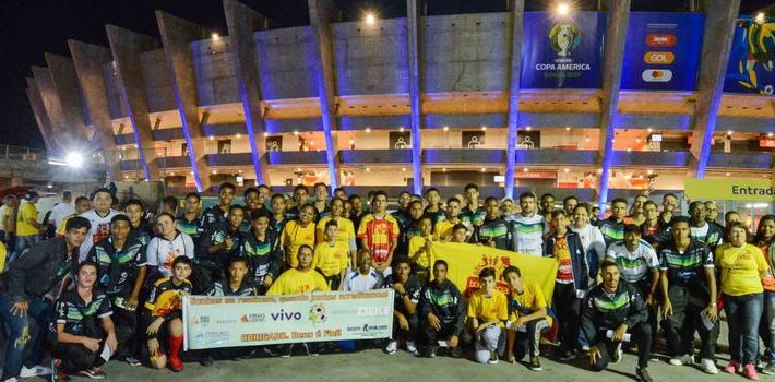 Beneficiários de programas sociais vibram em partida entre Equador e Japão no Mineirão