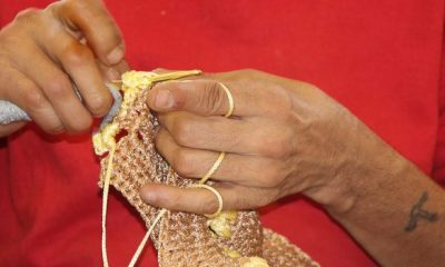 Presos aprendem técnicas de produção de bolsas em crochê