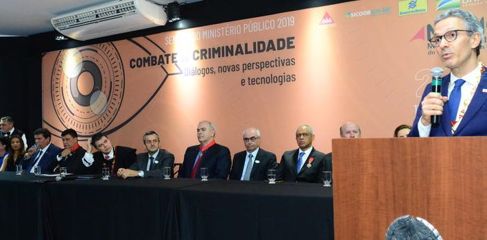 Governador recebe Grande Colar do Ministério Público por atuação em Brumadinho