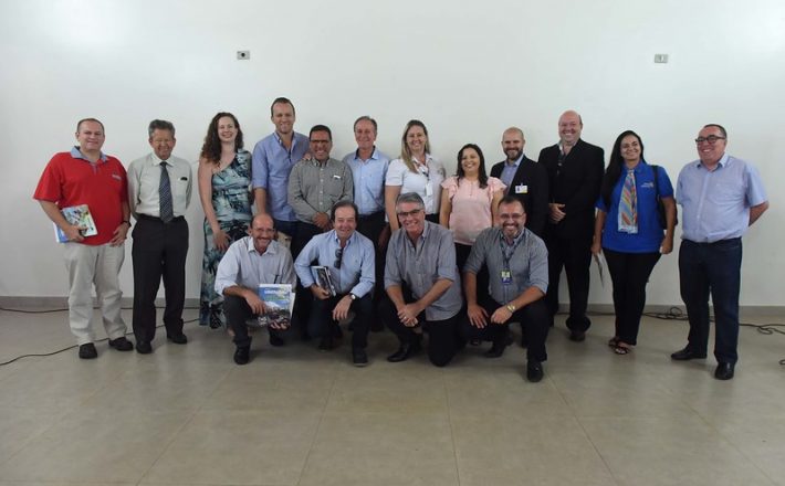Prefeitura apresenta potenciais da malha aérea de Uberaba para autoridades regionais e entidades