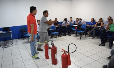 Profissionais de educação passam por capacitação de Brigada de Incêndio e Primeiros Socorros