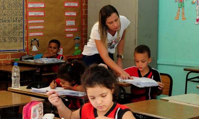 Governo nomeia mais mil profissionais aprovados em concurso para área da Educação