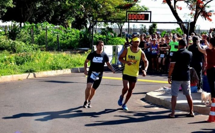 Atleta com deficiência visual participa da Chopp Time Run Fest