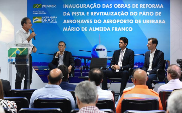 Prefeito entrega demandas ao ministro substituto de Infraestrutura