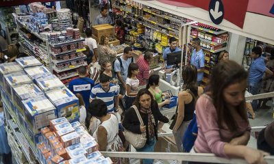 Consumidor espera saldões para comprar com desconto produto mais caro