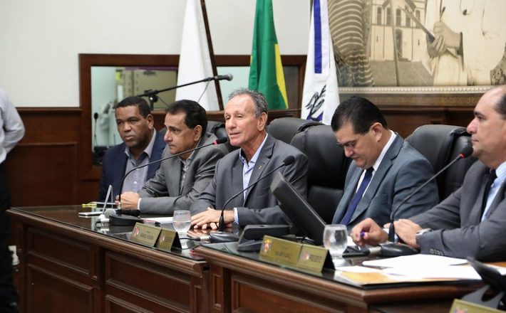 Prefeito participa da abertura do ano legislativo municipal