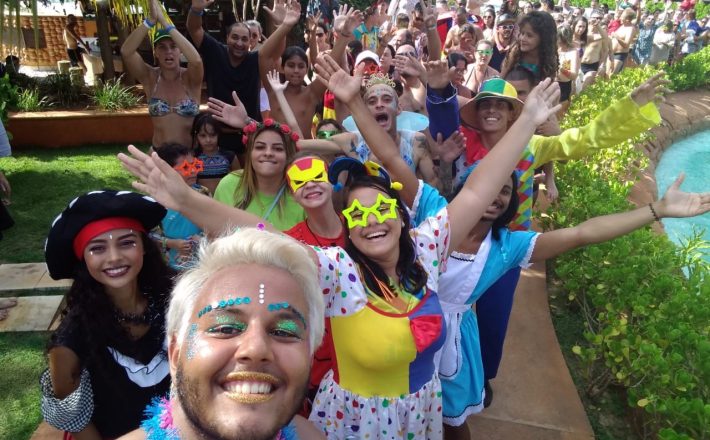 Carnaval do Hot Beach inclui trio elétrico e bateria de escola de samba