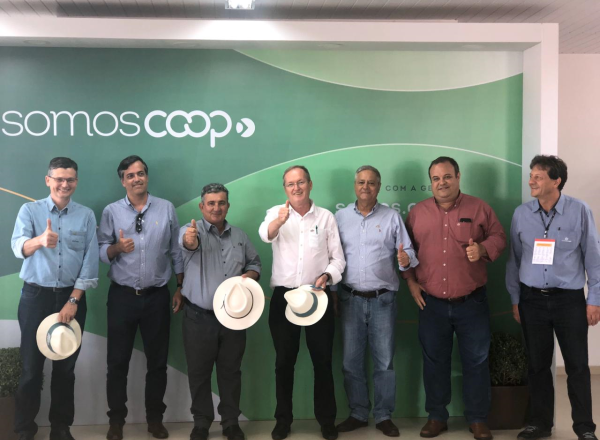 Diretores da ABCZ visitam a Casa Paraná Cooperativo no Show Rural Coopavel