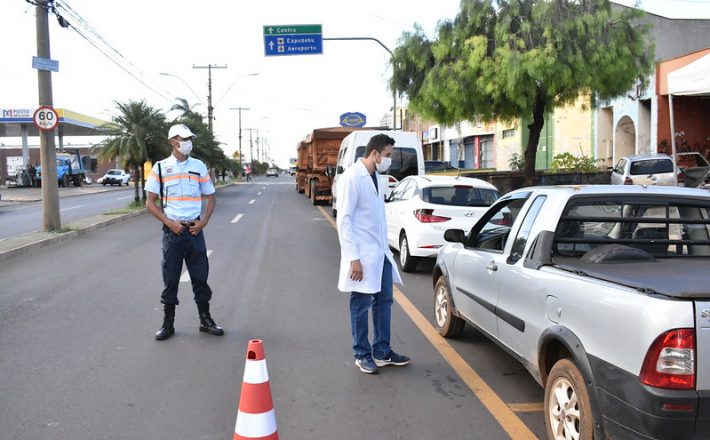 Barreiras sanitárias são montadas em Uberaba