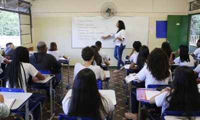 Governo de Minas nomeia mais mil professores aprovados em concurso público